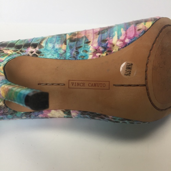 VINCE CAMUTO Hallee Pastel Snakeskin Heels 7.5 EUC - Picture 8 of 8